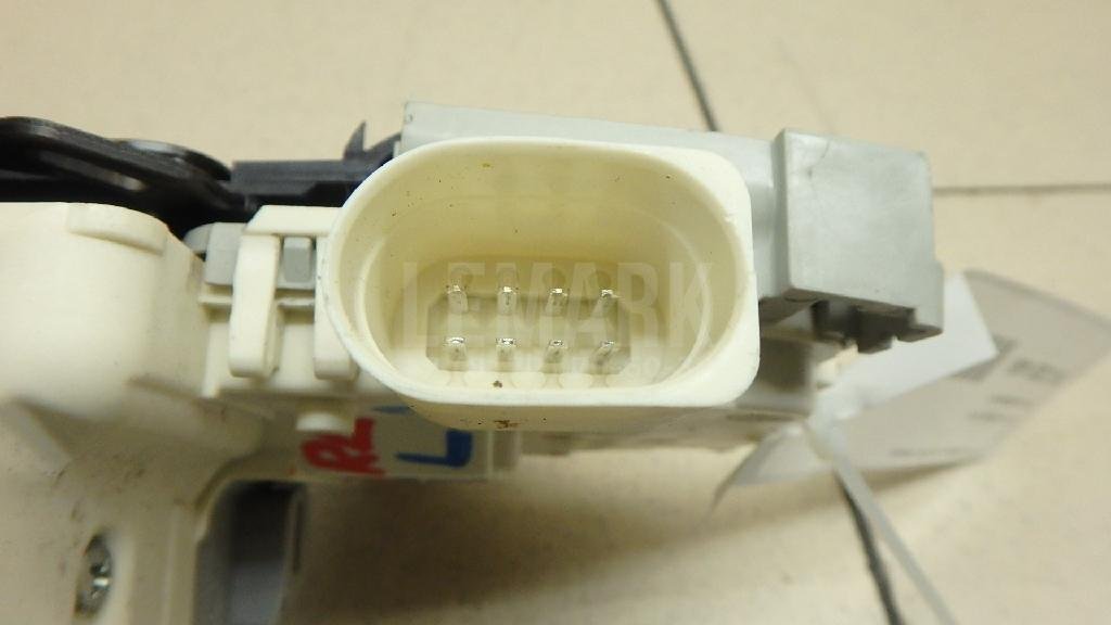 Замок двери задней левой