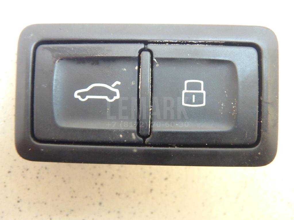 Кнопка закрывания багажника