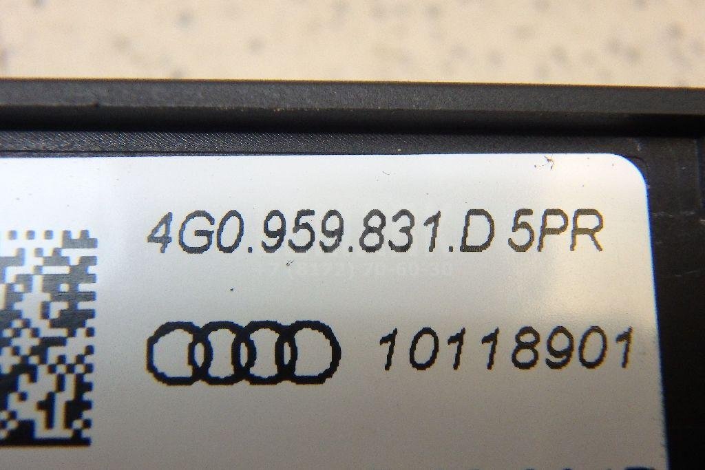 Кнопка закрывания багажника