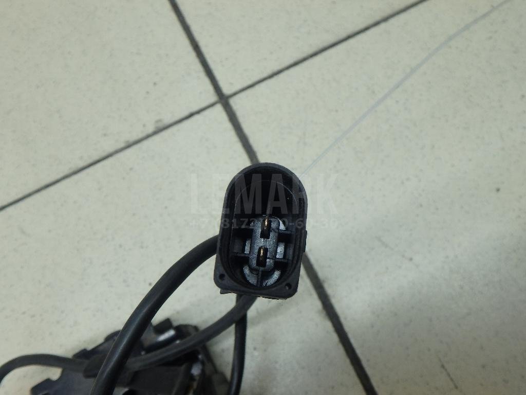 Замок капота