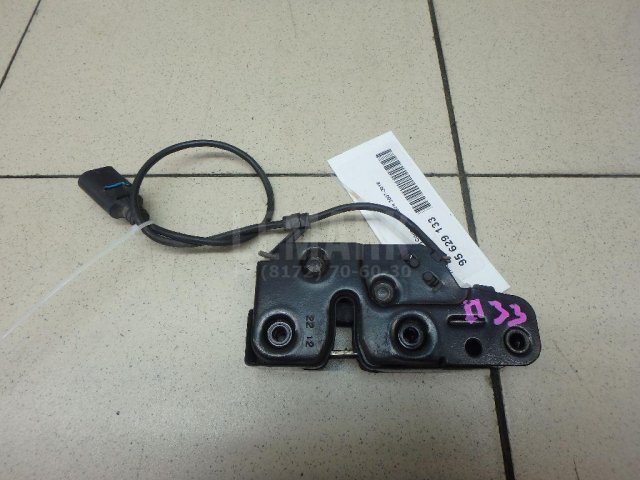 Замок капота