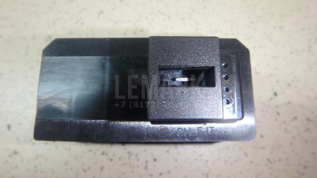 Кнопка закрывания багажника