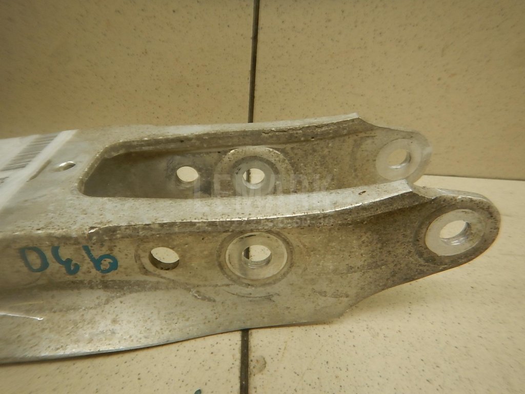 Рычаг задний поперечный