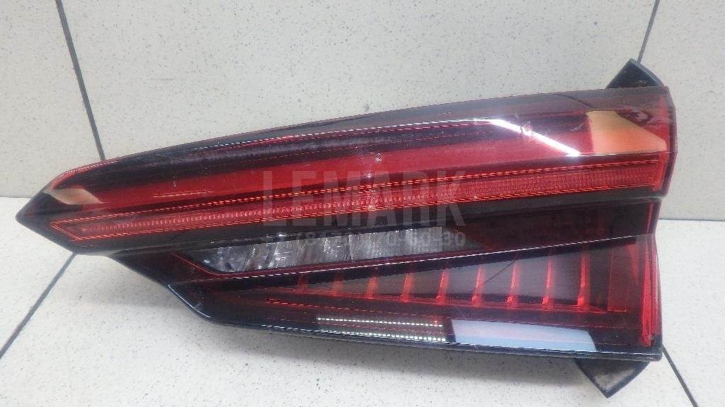 Фонарь задний внутренний правый