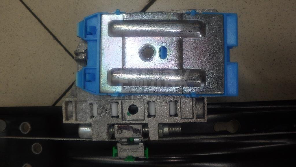 Стеклоподъемник электр. задний левый