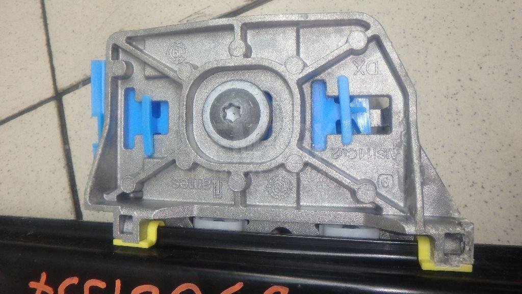 Стеклоподъемник электр. задний левый