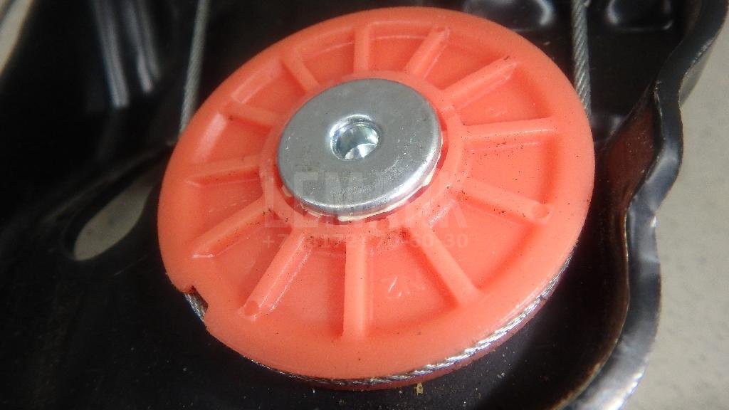 Стеклоподъемник электр. задний левый