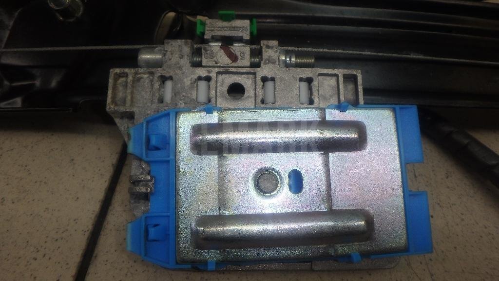 Стеклоподъемник электр. задний правый