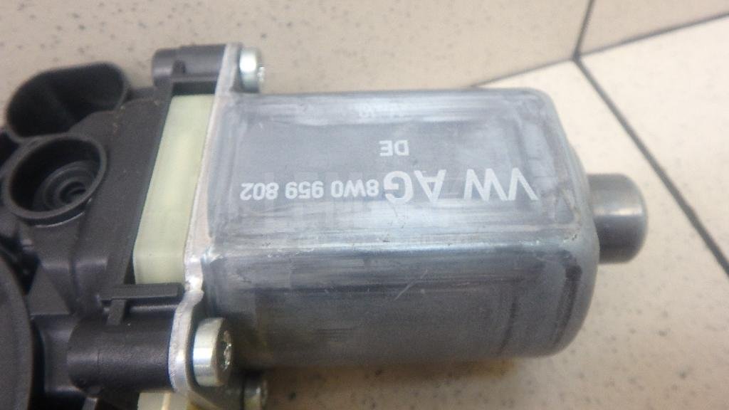 Стеклоподъемник электр. задний правый