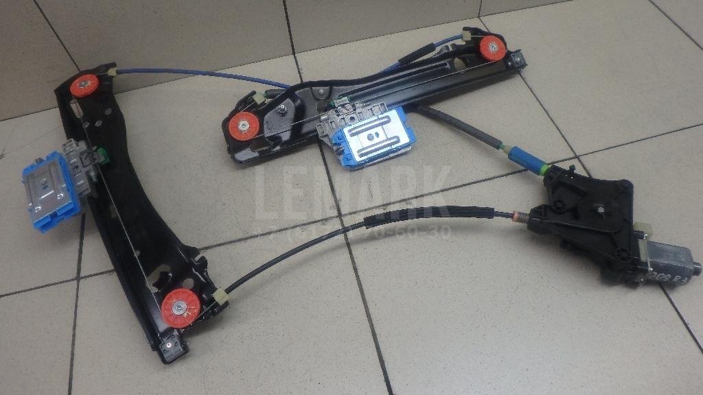 Стеклоподъемник электр. задний правый