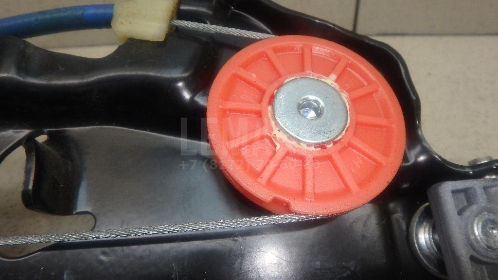 Стеклоподъемник электр. задний правый