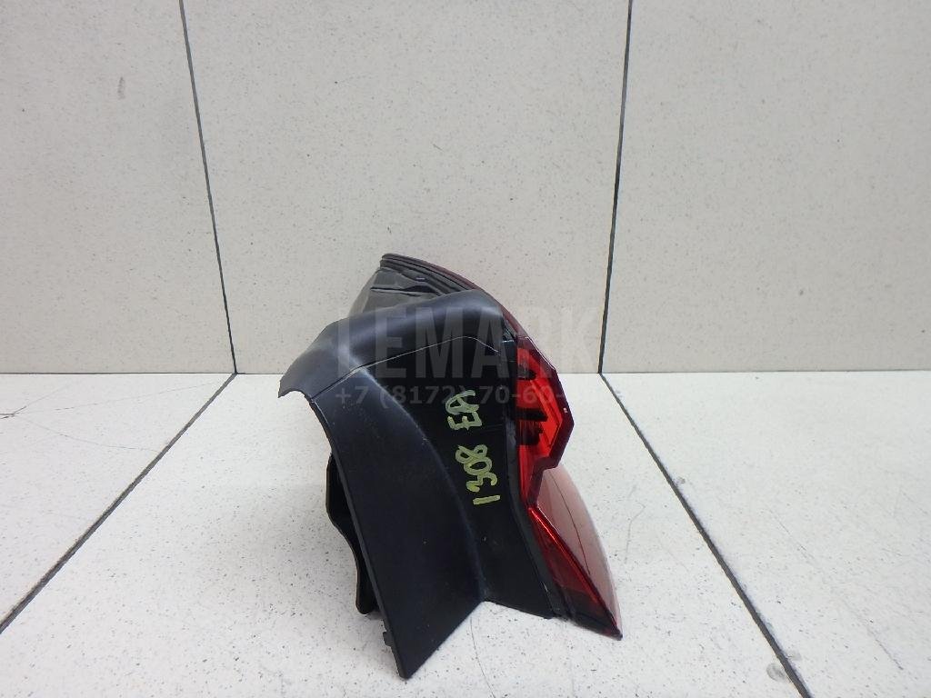 Фонарь задний наружный правый