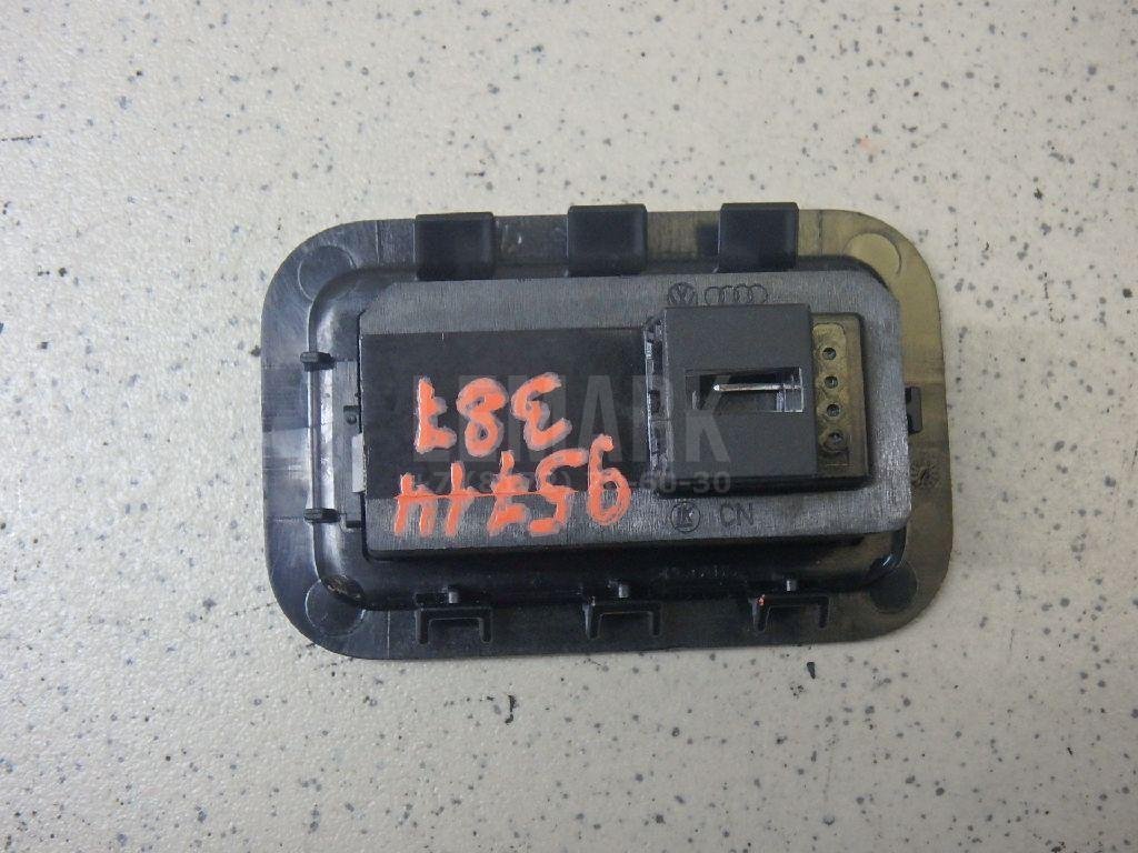 Кнопка закрывания багажника