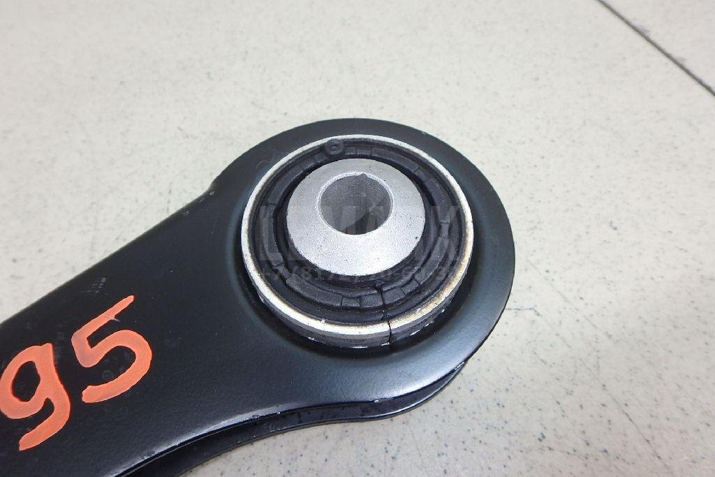 Рычаг задний верхний левый