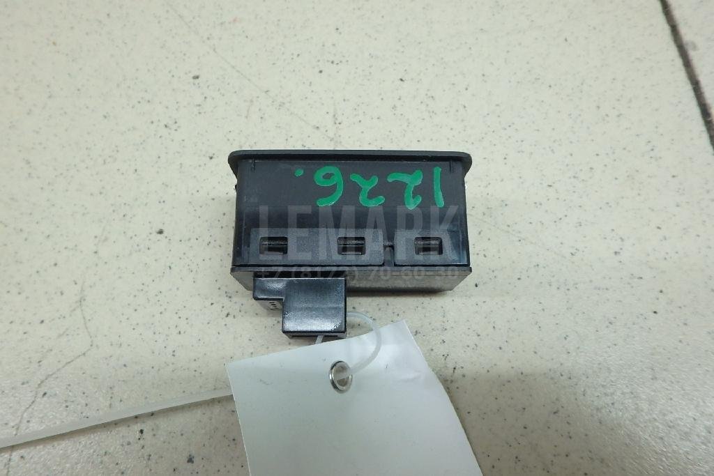 Кнопка закрывания багажника