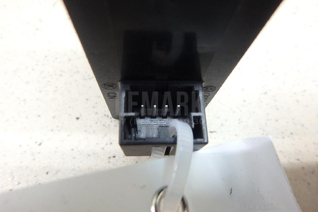 Кнопка закрывания багажника