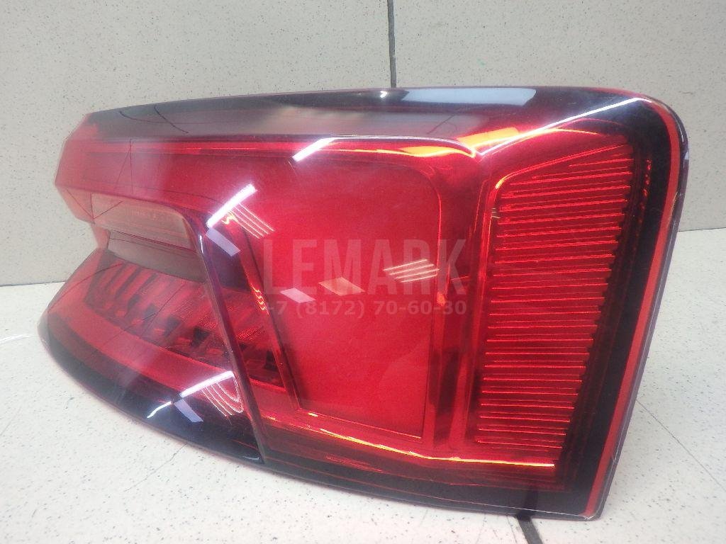 Фонарь задний наружный правый
