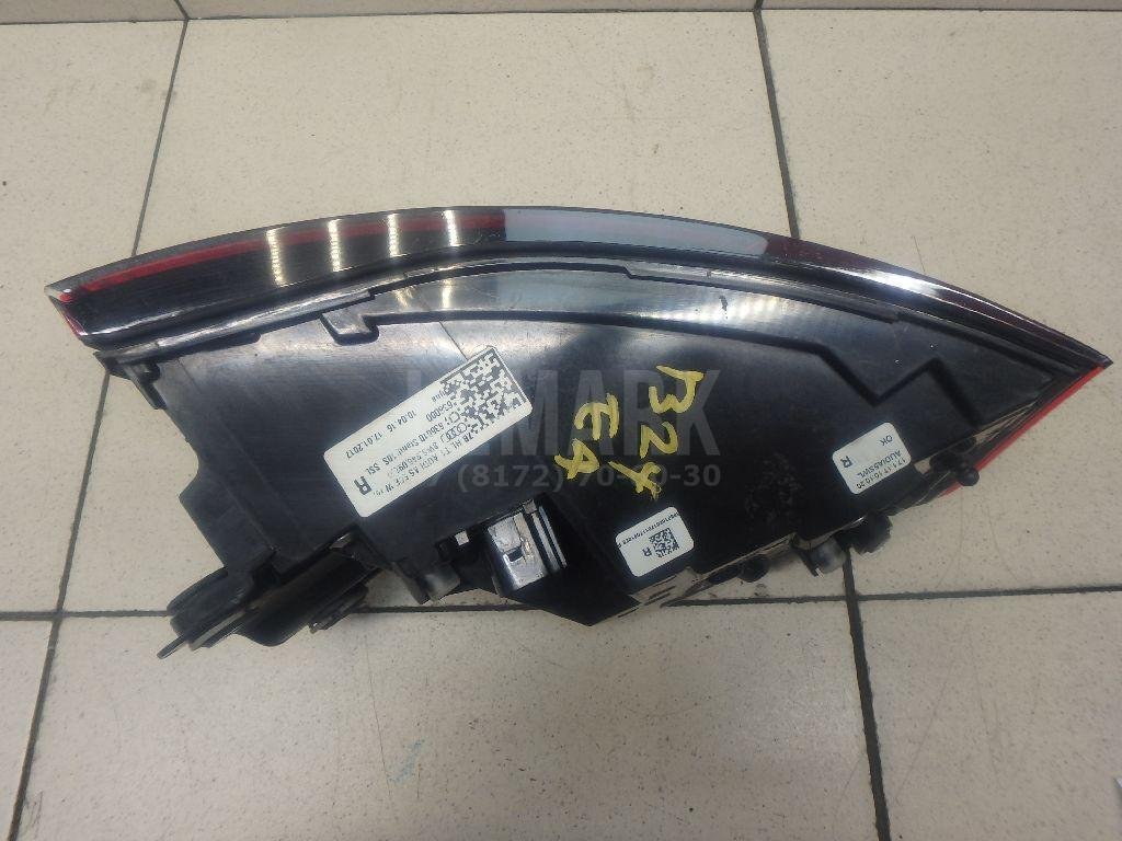 Фонарь задний наружный правый