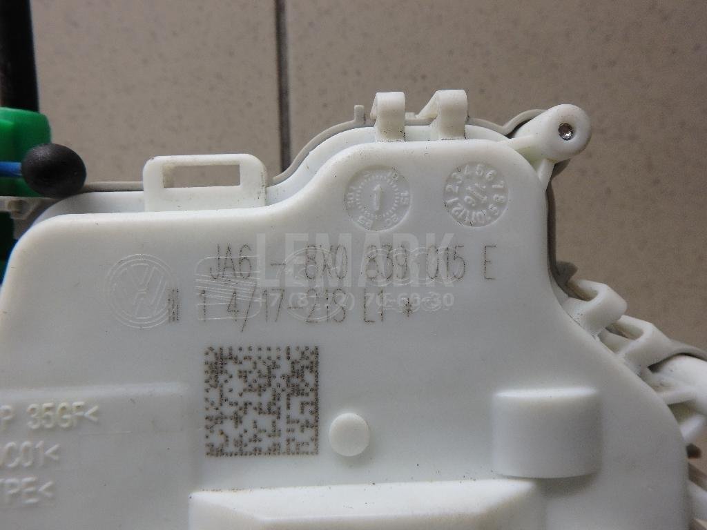 Замок двери задней левой