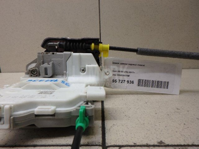 Замок двери задней левой