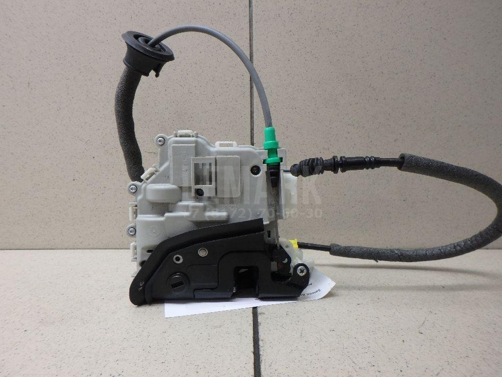 Замок двери задней левой