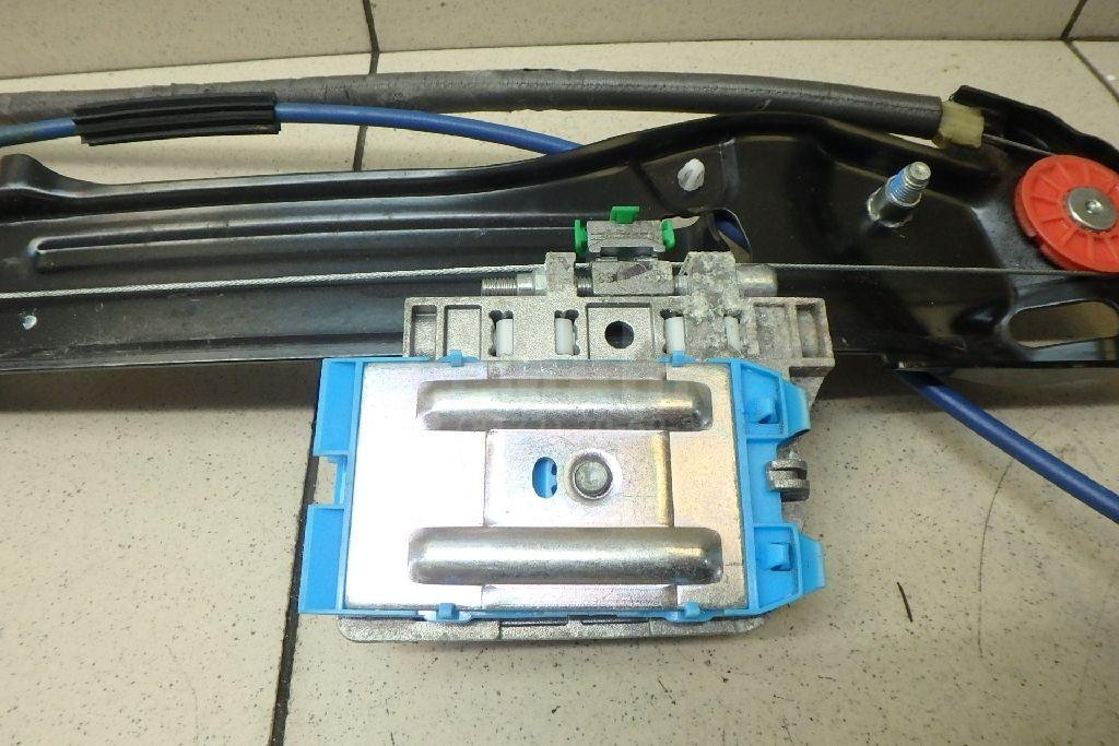 Стеклоподъемник электр. задний правый