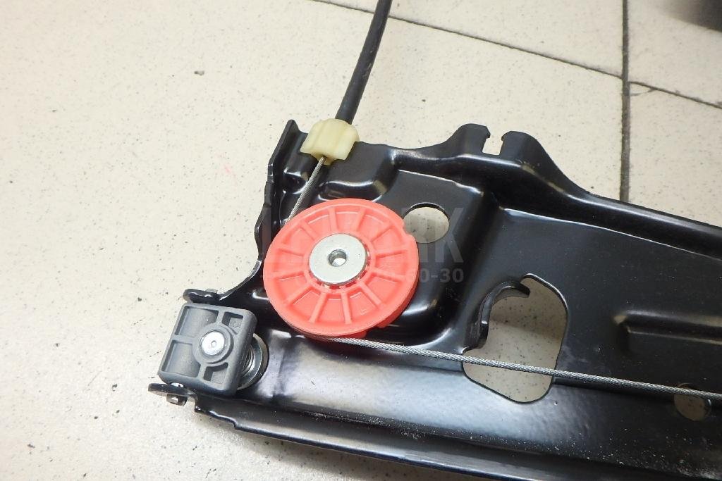 Стеклоподъемник электр. задний правый