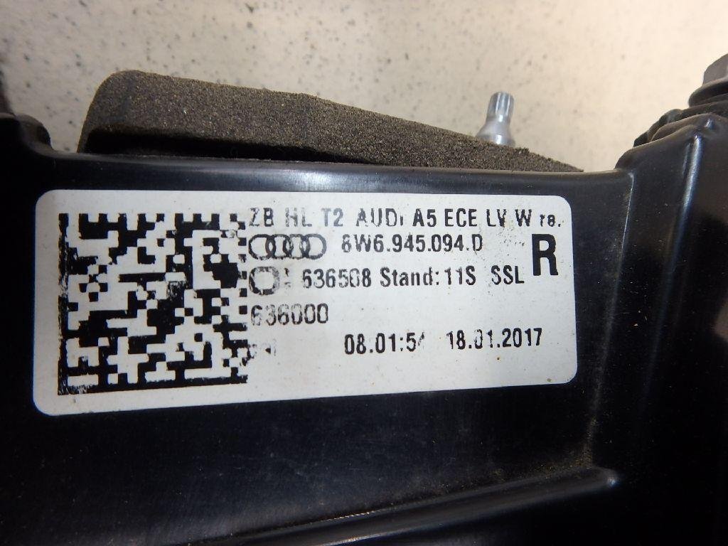 Фонарь задний внутренний правый