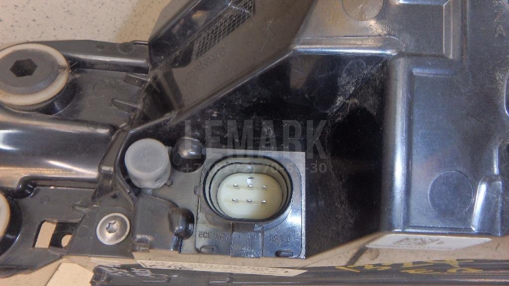 Фонарь задний наружный левый