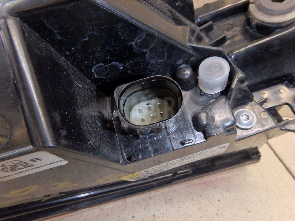 Фонарь задний наружный правый