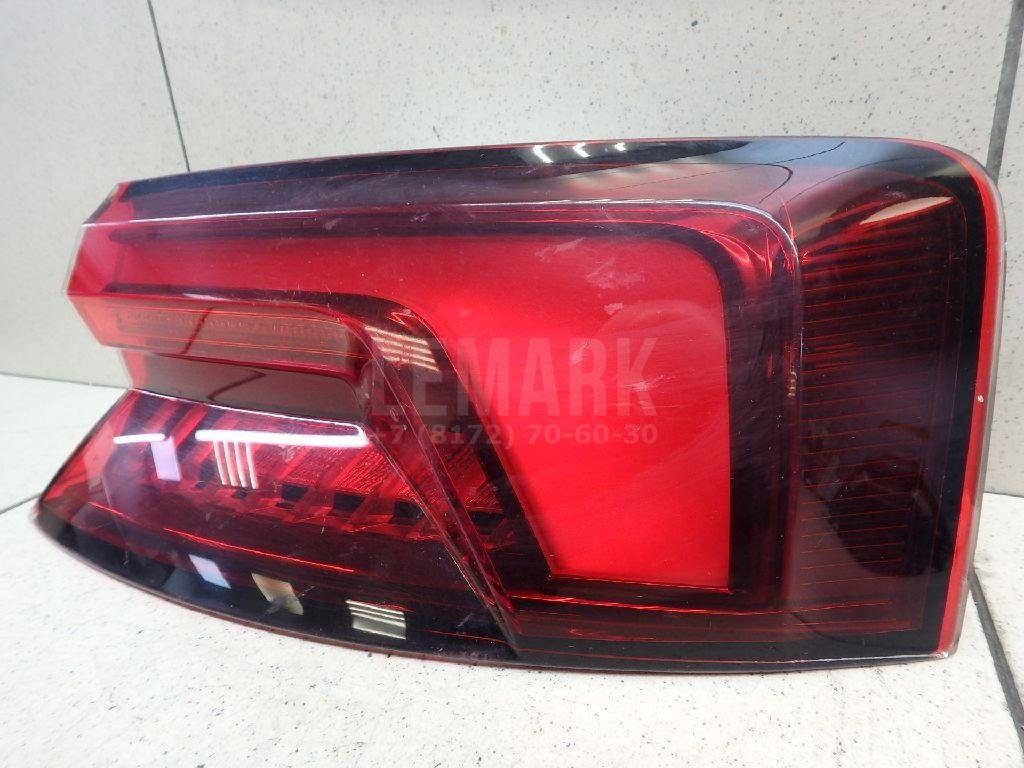 Фонарь задний наружный правый