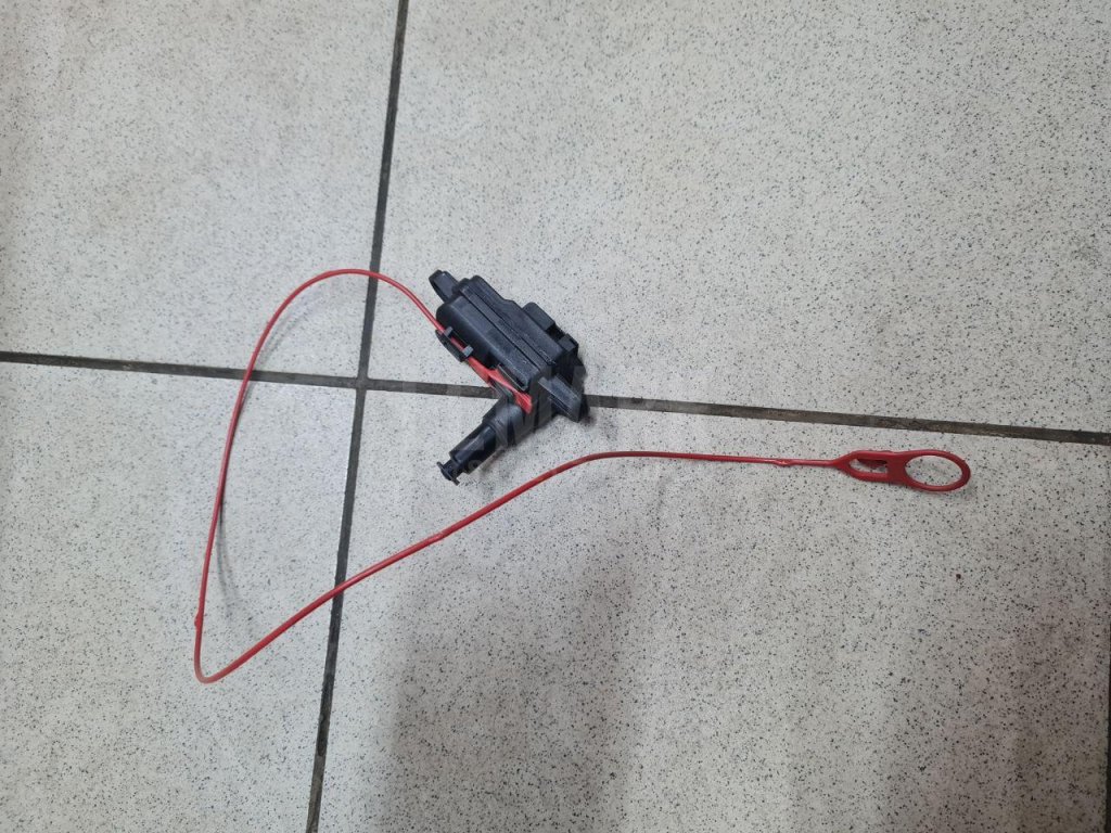 Активатор замка крышки бензобака