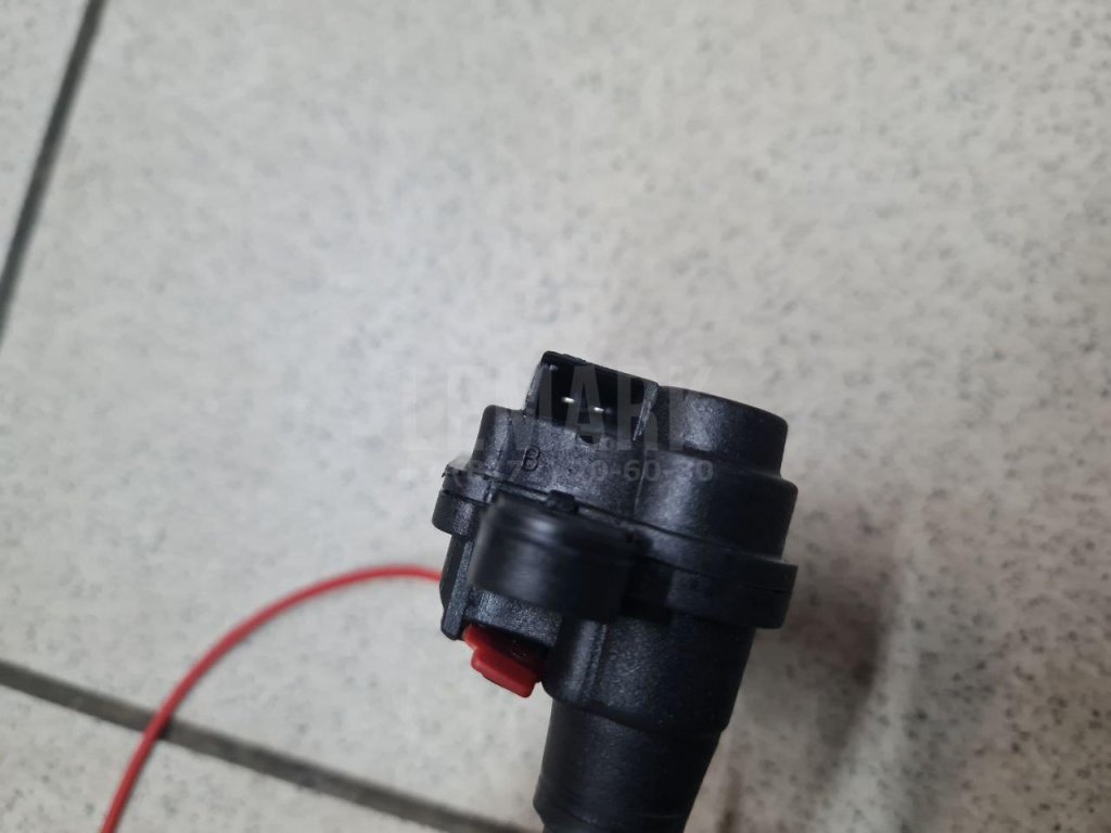 Активатор замка крышки бензобака