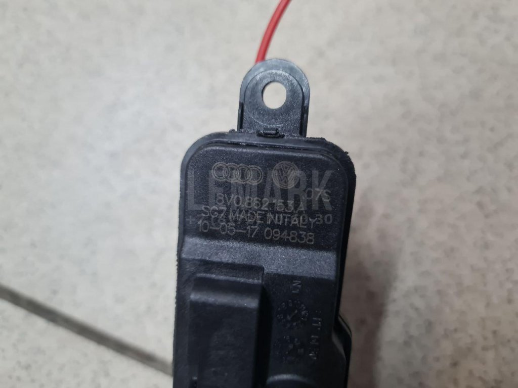 Активатор замка крышки бензобака