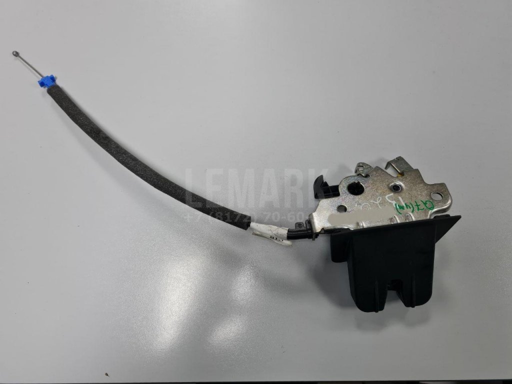 Замок багажника