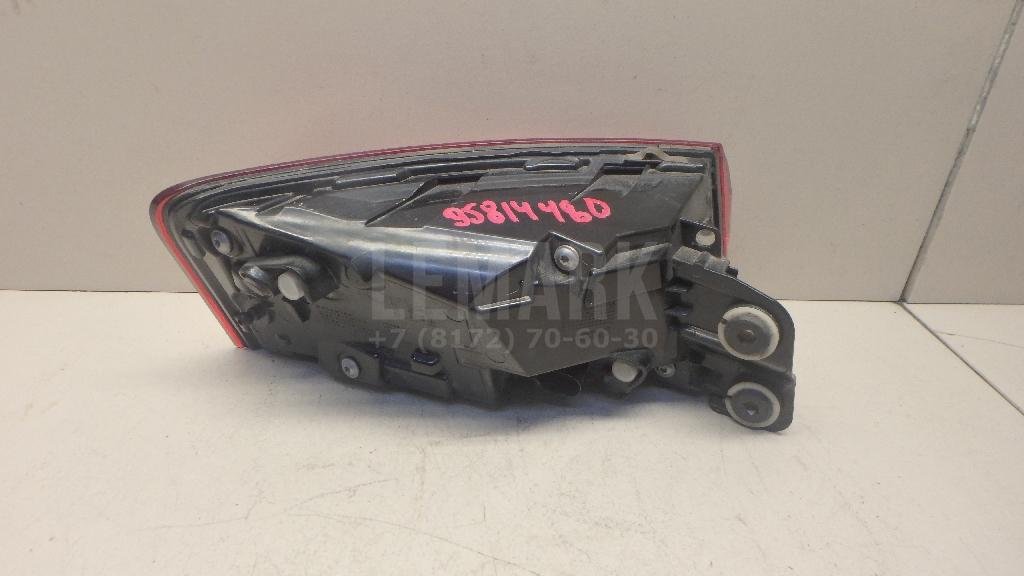 Фонарь задний наружный правый