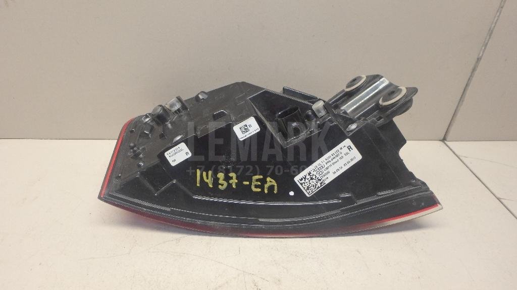 Фонарь задний наружный правый