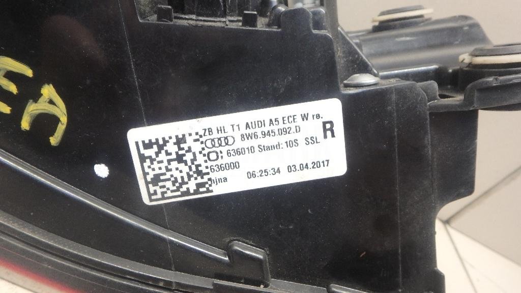 Фонарь задний наружный правый