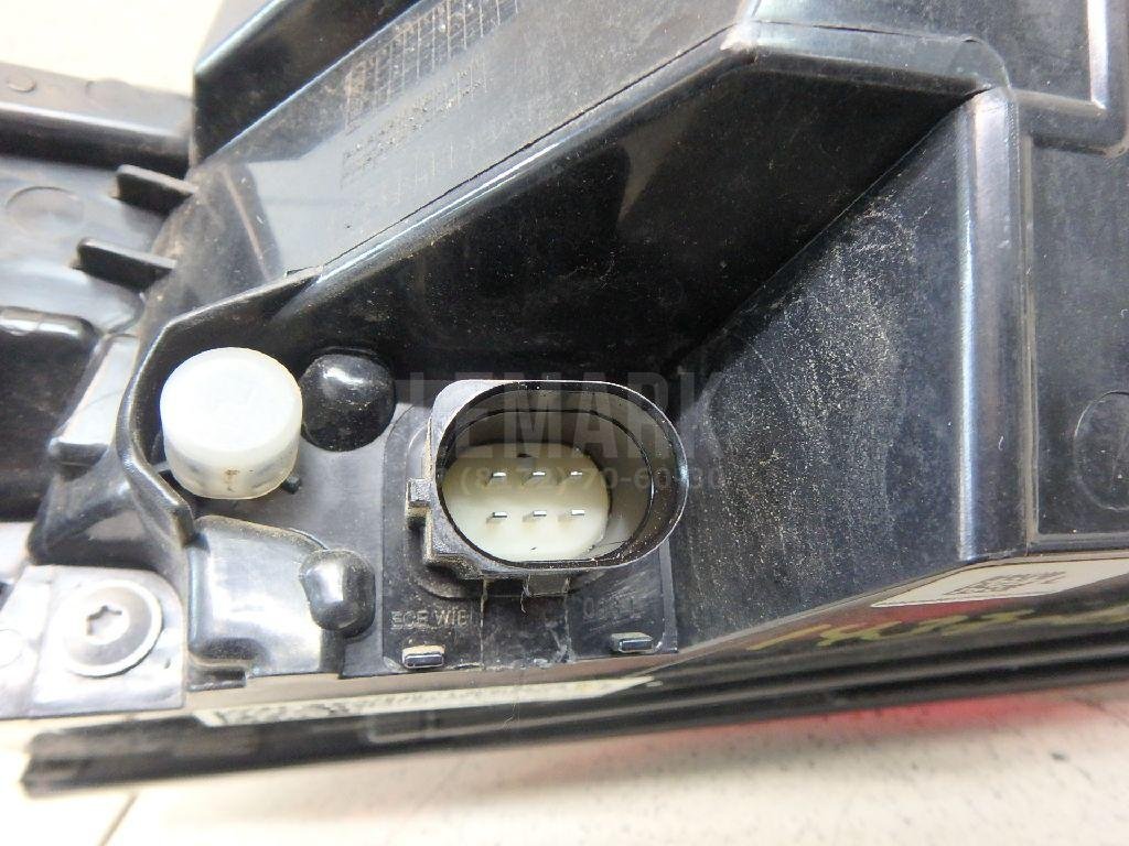 Фонарь задний наружный левый