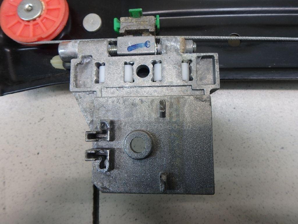 Стеклоподъемник электр. передний правый