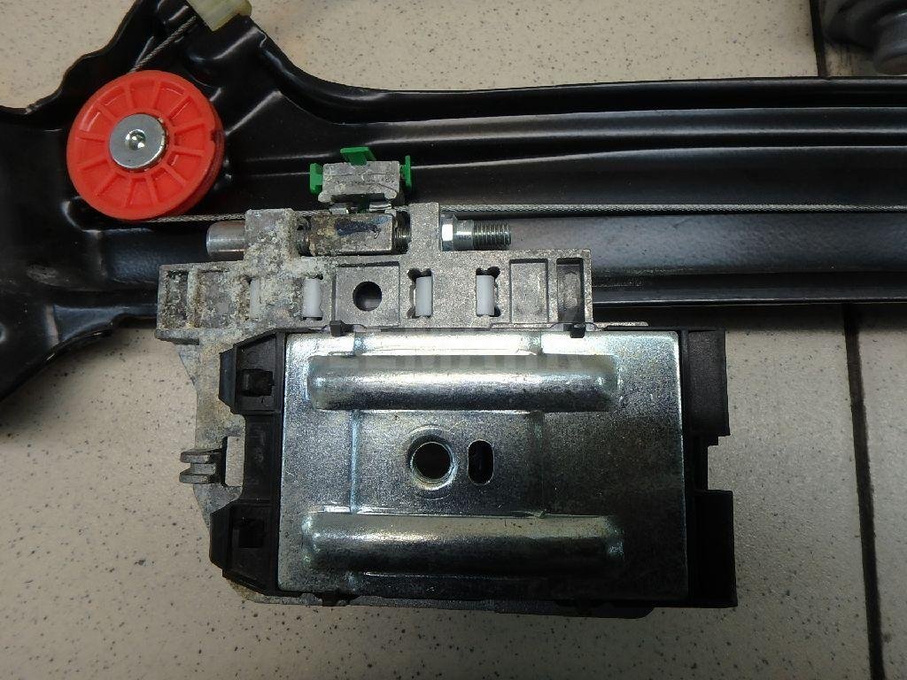 Стеклоподъемник электр. передний левый