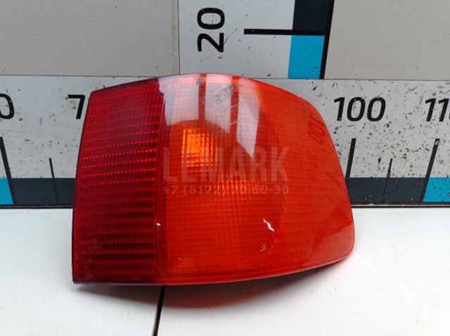 Фонарь задний наружный правый