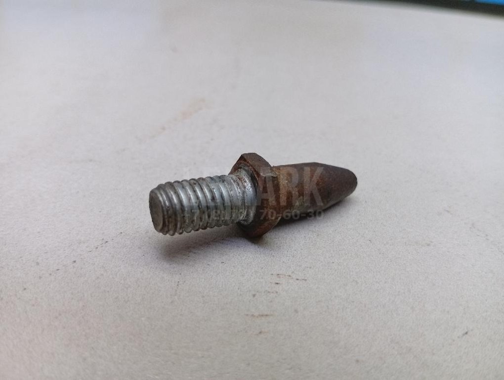 Шпилька колеса