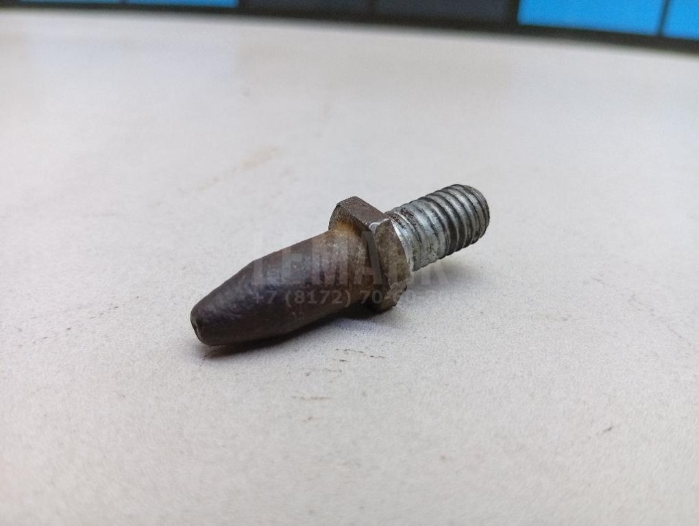 Шпилька колеса