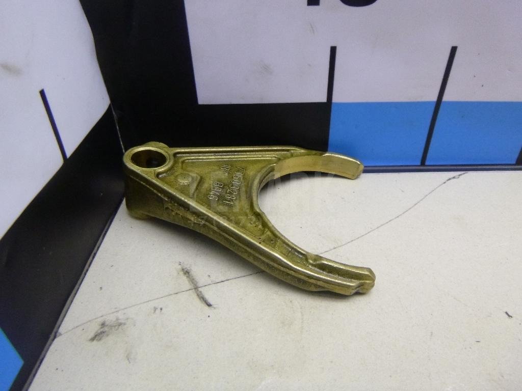 Вилка включения передачи