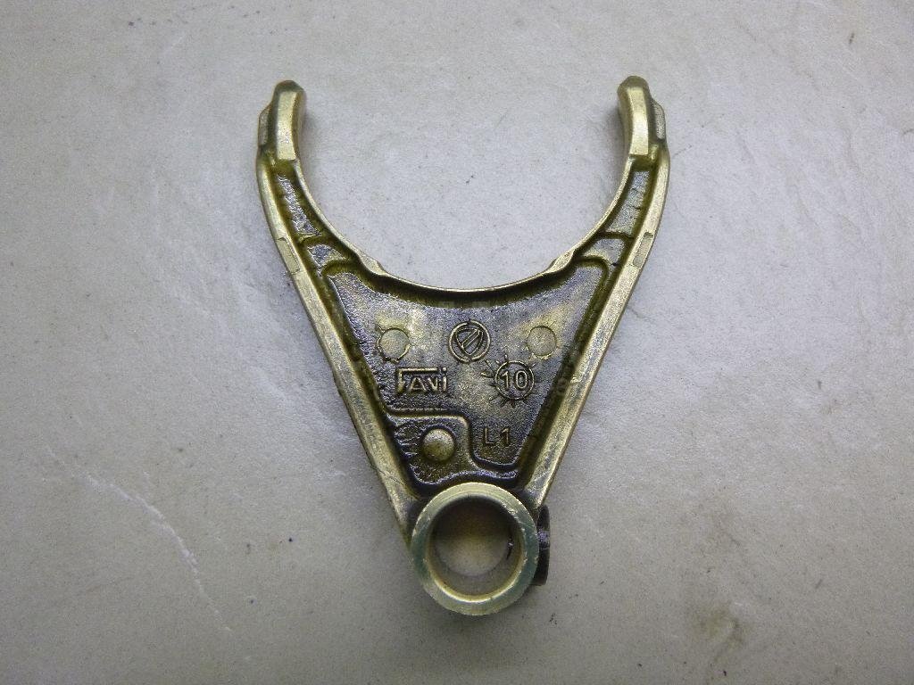 Вилка включения передачи