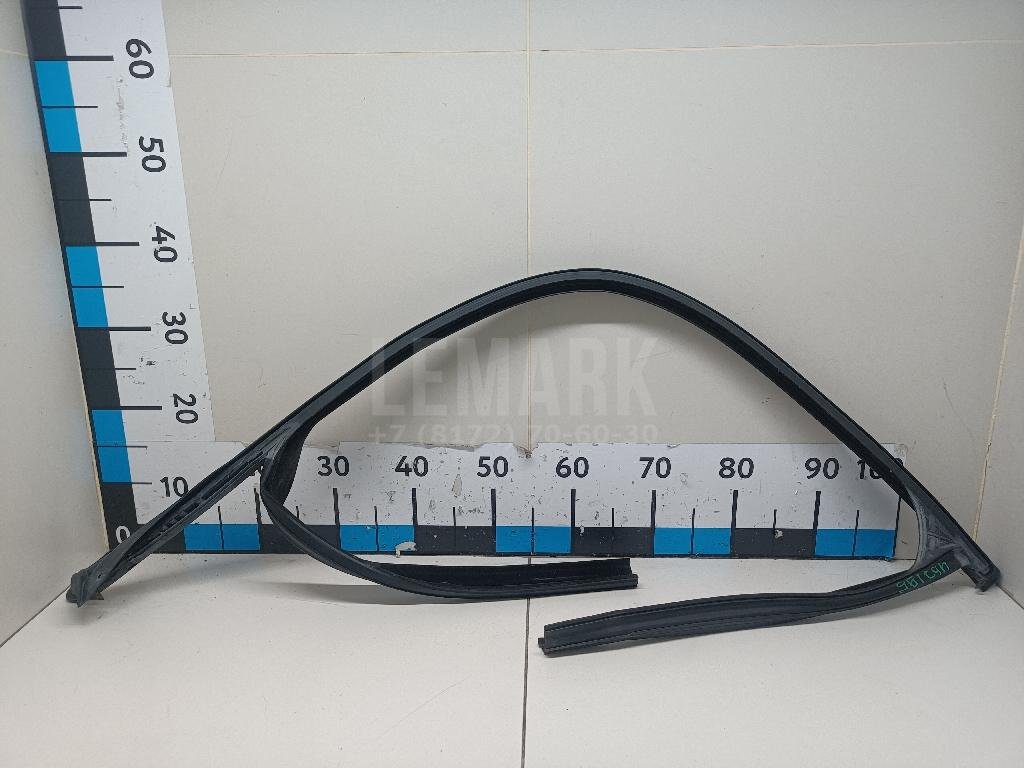 Уплотнитель стекла двери для  Audi A3 [8PA] Sportback 2004-2013