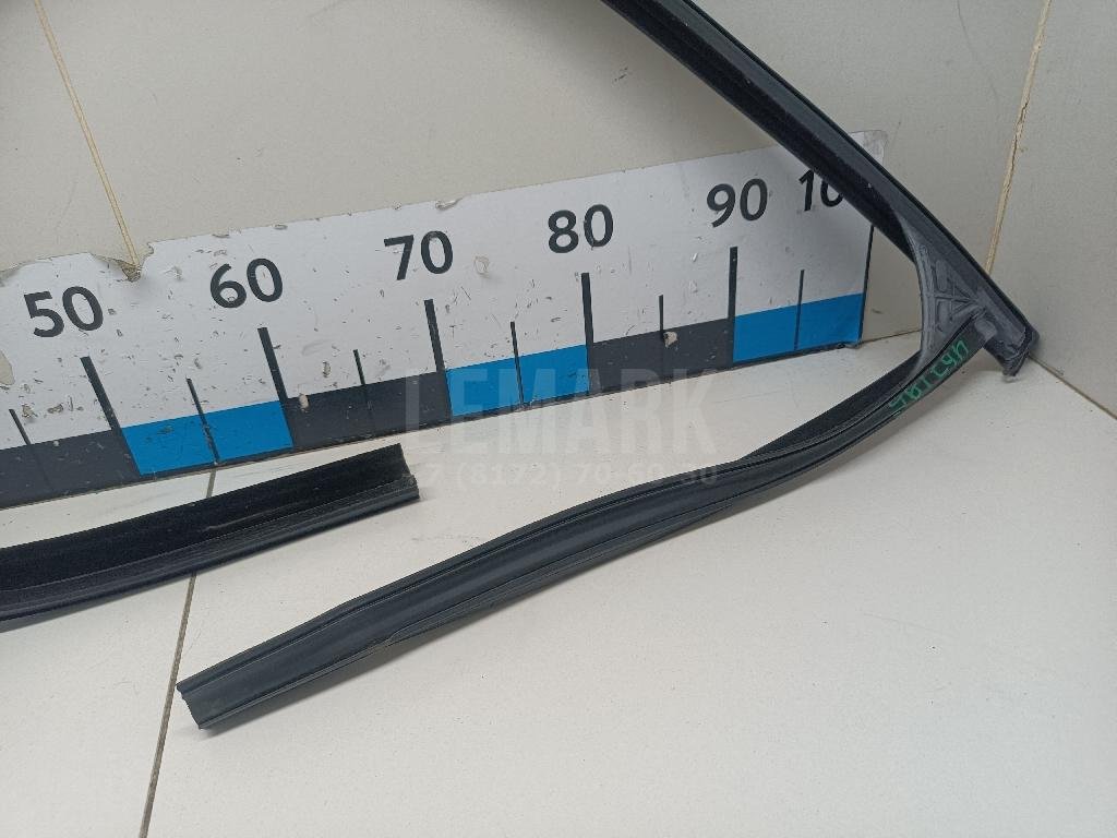 Уплотнитель стекла двери для  Audi A3 [8PA] Sportback 2004-2013