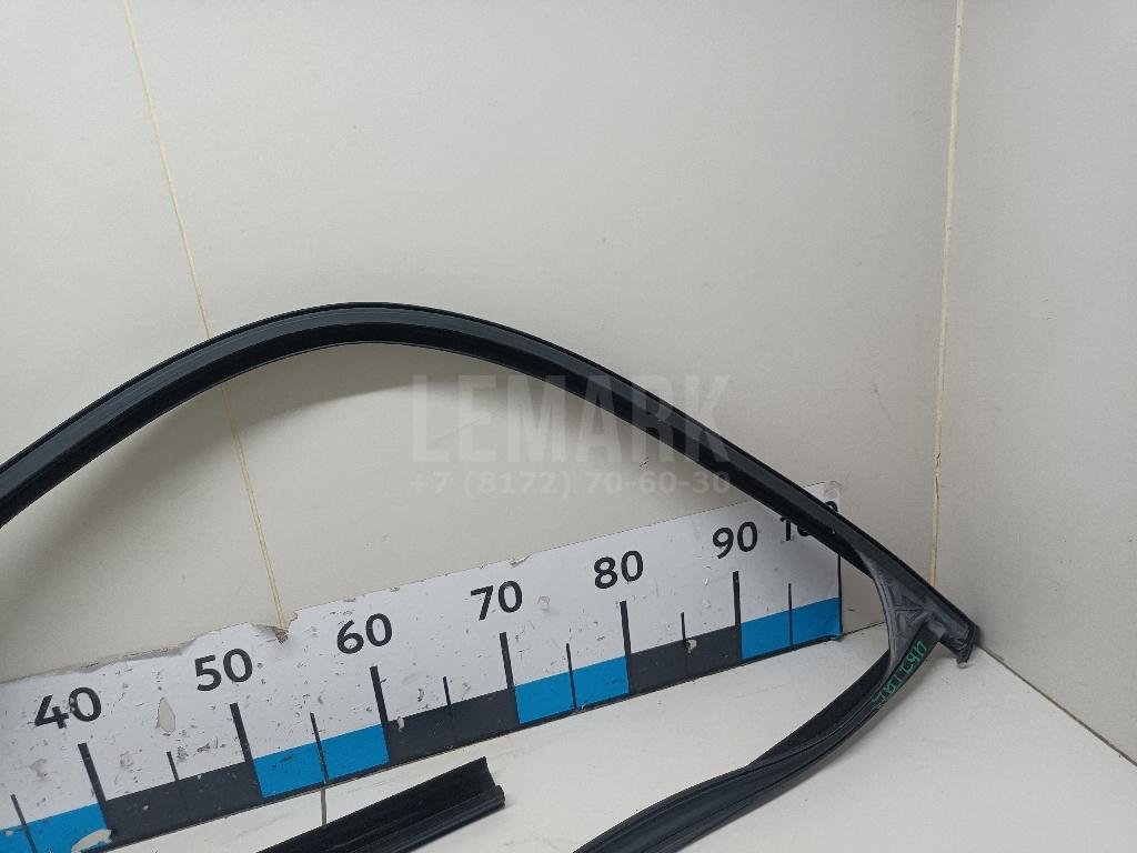 Уплотнитель стекла двери для  Audi A3 [8PA] Sportback 2004-2013