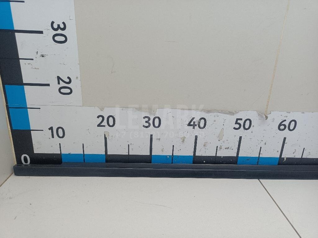 Накладка стекла переднего правого